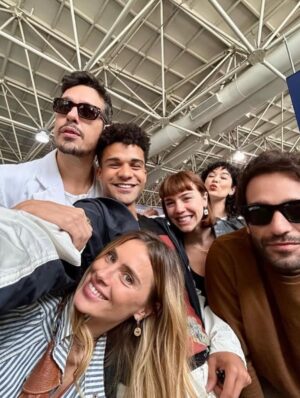 Bruna Aiiso Instagram - Hoje é dia de me despedir de Suzana em Vale Tudo. Que alegria foi dar vida a essa personagem e compartilhar essa jornada com vocês! Sou imensamente grata ao público, sempre tão carinhoso comigo, com as minhas personagens e com o meu trabalho.

Um agradecimento especial a Patrícia Rache, Paulo Silvestrini e Manuella Dias pela confiança e pela oportunidade.

À equipe inteira, que faz essa engrenagem girar com tanto talento,  dedicação e respeito, meu muito obrigada.

E ao meu grupinho Tomorrow: Alice, Cacá, João e Lucas, obrigada pelas trocas, pela parceria e pela generosidade de cada dia e @mathsenra por ser uma das pessoas mais gentis e talentosas com quem já trabalhei. E @pedrobranciforte nossa terceira novela juntos e você sempre muito parceiro comigo. 

Valeu, Glô, por mais esse capítulo da minha história. 💛✨ #valetudo  Valeu Demais!