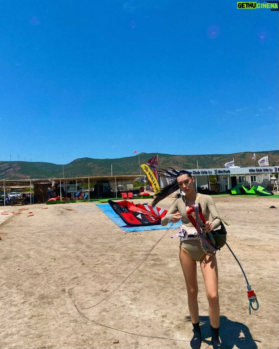 Burcu Kiratli - 408.4K Likes - Kite Surf 🏄🏻‍♀️🏄🏻‍♀️ 🌊 first day diary 😎🧋
#1