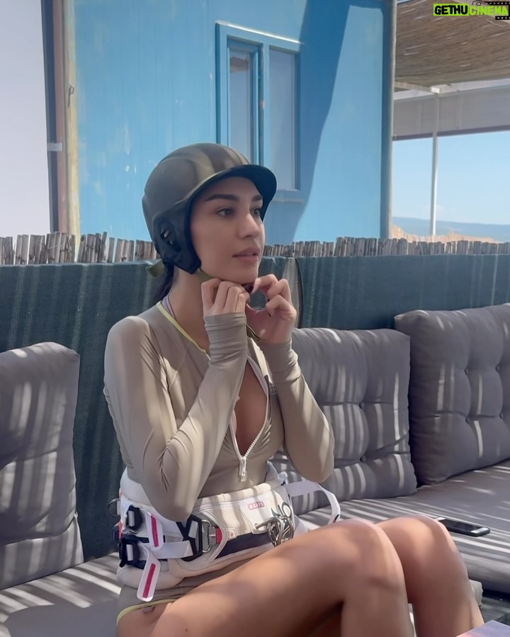 Burcu Kiratli - 408.4K Likes - Kite Surf 🏄🏻‍♀️🏄🏻‍♀️ 🌊 first day diary 😎🧋
#1