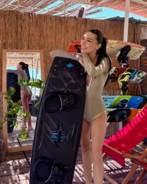 Burcu Kiratli Instagram - Kite Surf 🏄🏻‍♀️🏄🏻‍♀️ 🌊 first day diary 😎🧋
#1