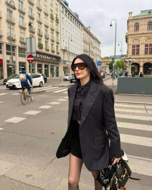 Burcu Kiratli Instagram - 🖤 😜 😜

#fineartdining 🔥
