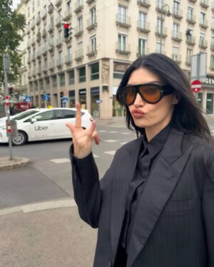 Burcu Kiratli Instagram - 🖤 😜 😜

#fineartdining 🔥