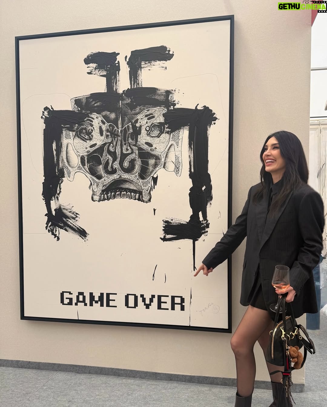 Burcu Kiratli - 314K Likes - 🖤 😜 😜

#fineartdining 🔥