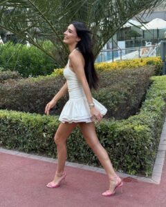 Actress Burcu Kiratli HD Photos and Wallpapers July 2025
