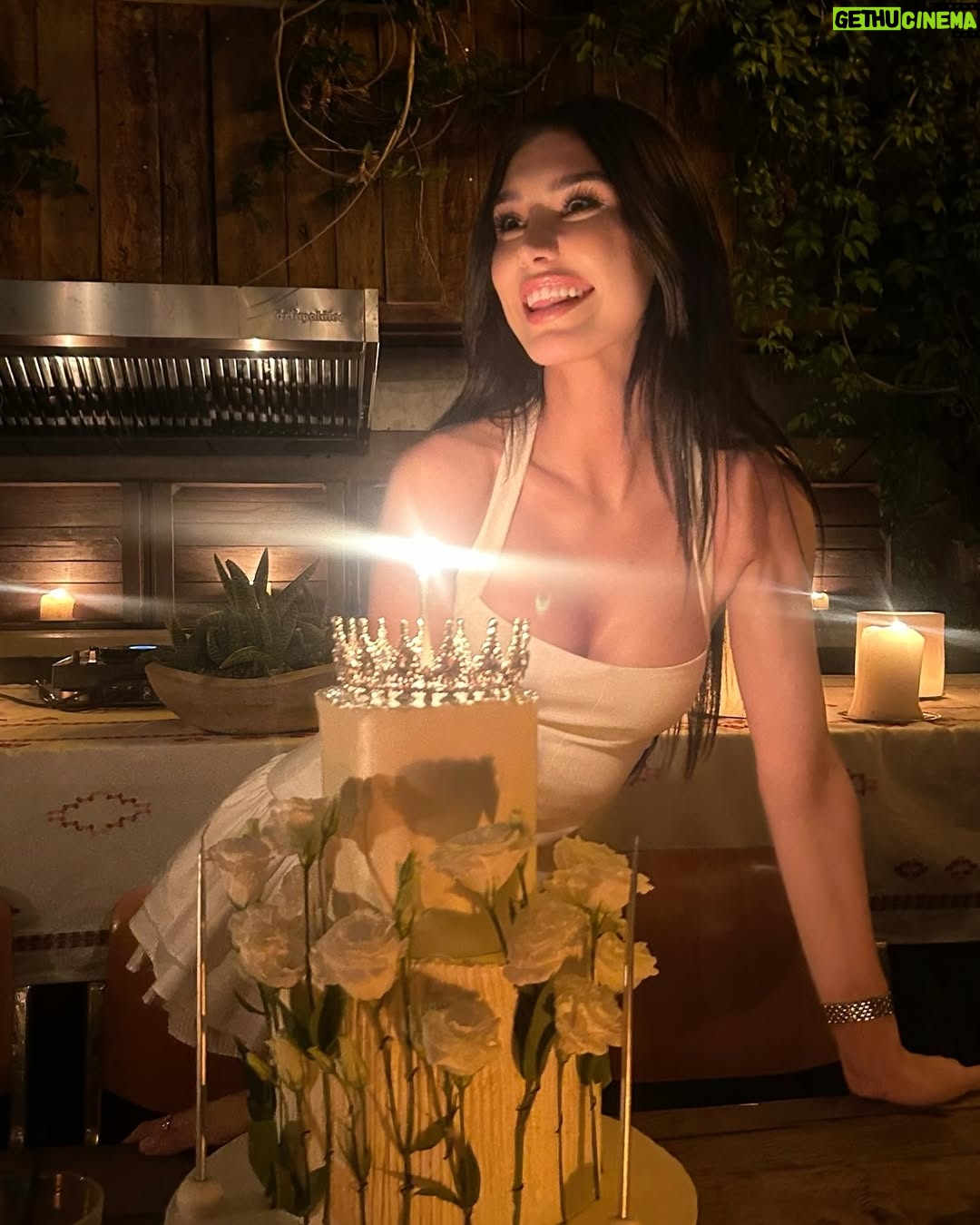 Burcu Kiratli - 600.6K Likes - New Season Starts 😜 🎂 Yeppaaa 🥳🍸