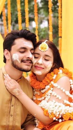 Bushra Gulfam Instagram - H A L D I 💛
Bushra & Haider 💟 ♾️
Jewellery @blossomslahore
🎥 @usamaakhokhar