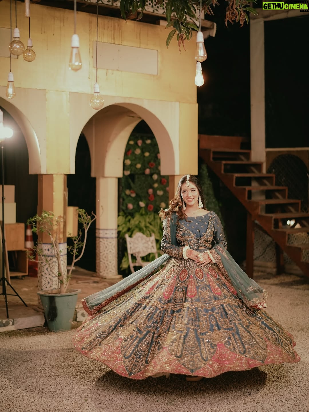 Bushra Gulfam - 7.2K Likes - D H O L K  night ✨ 

👗 @bridal.wear.house 
 
Makeup @sfkbeautystudio & @makeupbysidrafarooqkhan 
 
🎥 @usamaakhokhar 

📍 @set.walay
