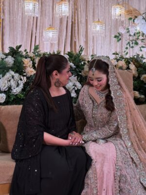 Bushra Gulfam Instagram - I Don’t Have words To write Down About Her She Is Fairy From Fair World A Girl who Knows The Meaning of Relationship whom she make , She Is Love Just wishing A very Happy New Journey #Bushrakishahdi
.
.
.
.
.
.
.
.
.
. #friendship #love #pictures #picofthedays