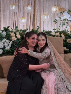 Bushra Gulfam Instagram - I Don’t Have words To write Down About Her She Is Fairy From Fair World A Girl who Knows The Meaning of Relationship whom she make , She Is Love Just wishing A very Happy New Journey #Bushrakishahdi
.
.
.
.
.
.
.
.
.
. #friendship #love #pictures #picofthedays