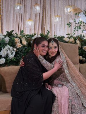 Bushra Gulfam Instagram - I Don’t Have words To write Down About Her She Is Fairy From Fair World A Girl who Knows The Meaning of Relationship whom she make , She Is Love Just wishing A very Happy New Journey #Bushrakishahdi
.
.
.
.
.
.
.
.
.
. #friendship #love #pictures #picofthedays