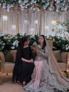 Actress Bushra Gulfam HD Photos and Wallpapers August 2025