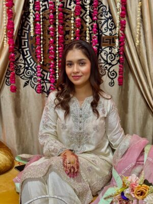 Bushra Gulfam Instagram - Baat paki 💌❤️✨
Baatpaki bushra haider wedding outfits