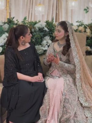 Bushra Gulfam Instagram - I Don’t Have words To write Down About Her She Is Fairy From Fair World A Girl who Knows The Meaning of Relationship whom she make , She Is Love Just wishing A very Happy New Journey #Bushrakishahdi
.
.
.
.
.
.
.
.
.
. #friendship #love #pictures #picofthedays