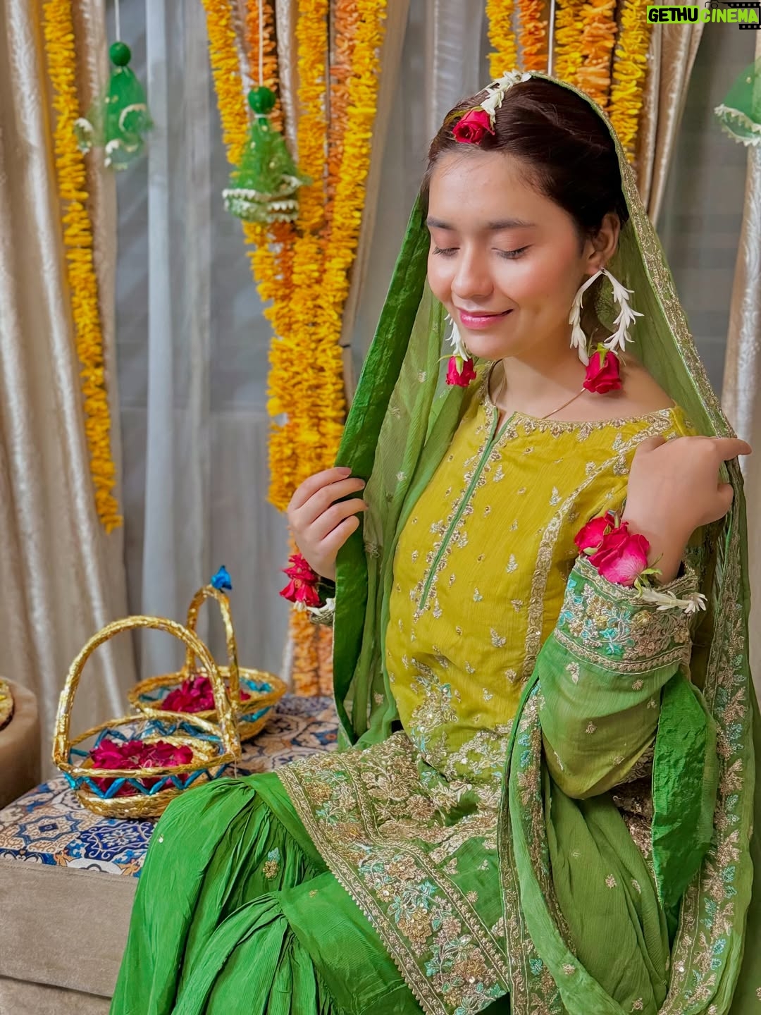 Bushra Gulfam - 8.5K Likes - D H O L K I ✨