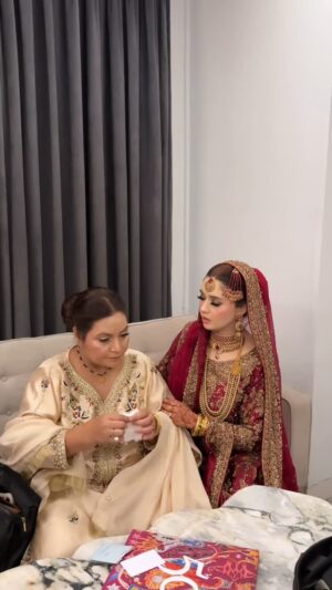 Bushra Gulfam Instagram - We used to fight alot , argue alot but its just 2 days without her and I felt that no no no no one can be like her i love you ❤️