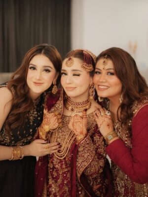 Bushra Gulfam Instagram - We 3❤️
.
@mominaa.official @bushra_gulfam_ @notyourhamnah 
.
📸 @picturisticofficial