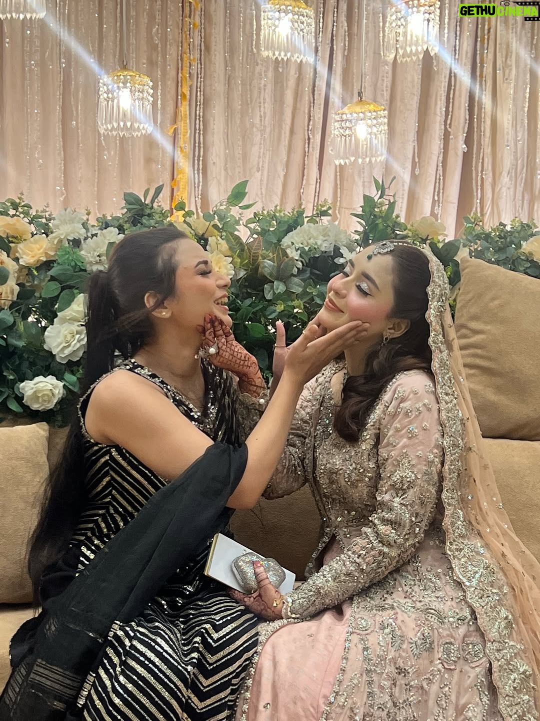 Bushra Gulfam - 7.1K Likes - Meri jaan ka walime 🌸
@bushra_gulfam_
My outfit @minakashifofficial
