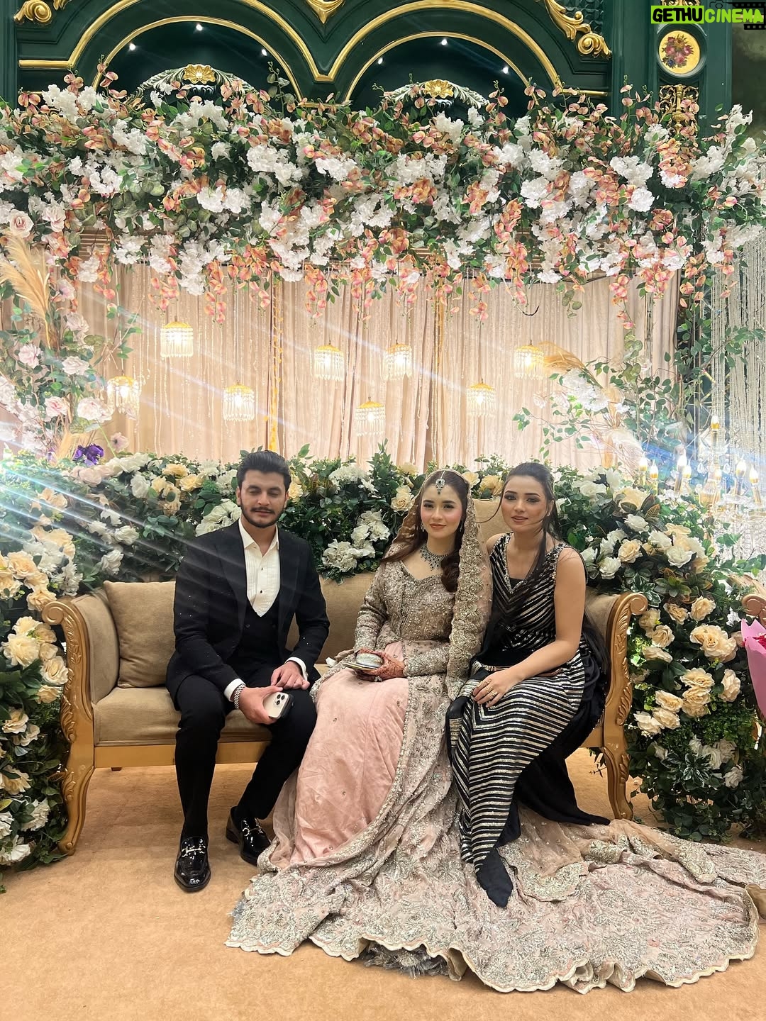 Bushra Gulfam - 7.1K Likes - Meri jaan ka walime 🌸
@bushra_gulfam_
My outfit @minakashifofficial