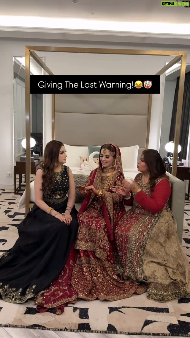 Bushra Gulfam - 10.2K Likes - Phir na kehna Bataya nai😂🤡 
.
@mominaa.official @bushra_gulfam_ @notyourhamnah