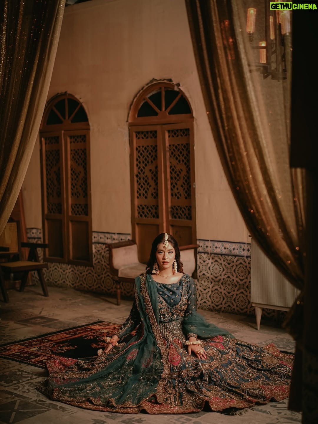 Bushra Gulfam - 7.2K Likes - D H O L K  night ✨ 

👗 @bridal.wear.house 
 
Makeup @sfkbeautystudio & @makeupbysidrafarooqkhan 
 
🎥 @usamaakhokhar 

📍 @set.walay