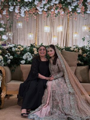 Bushra Gulfam Instagram - I Don’t Have words To write Down About Her She Is Fairy From Fair World A Girl who Knows The Meaning of Relationship whom she make , She Is Love Just wishing A very Happy New Journey #Bushrakishahdi
.
.
.
.
.
.
.
.
.
. #friendship #love #pictures #picofthedays