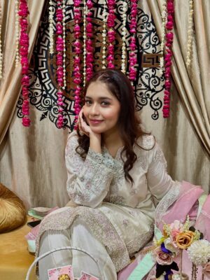 Bushra Gulfam Instagram - Baat paki 💌❤️✨
Baatpaki bushra haider wedding outfits