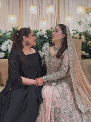 Bushra Gulfam Instagram - I Don’t Have words To write Down About Her She Is Fairy From Fair World A Girl who Knows The Meaning of Relationship whom she make , She Is Love Just wishing A very Happy New Journey #Bushrakishahdi
.
.
.
.
.
.
.
.
.
. #friendship #love #pictures #picofthedays