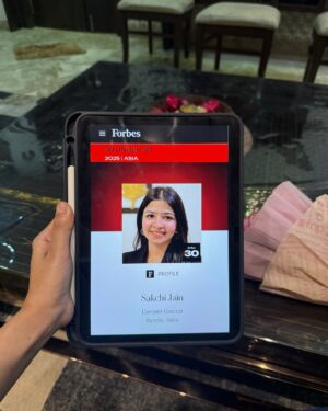CA Sakchi Jain Instagram - Forbes 30 Under 30 Asia!!
When I started this journey, I never imagined something like this.
But today it’s real.

Got so many calls, so many messages… and my parents said their phones didn’t stop ringing either.
They were so, so happy and that made everything feel even more special.

I’m super grateful for this moment, for the love, and for everyone who’s been a part of this journey.
Still letting it sink in… but thank you from the bottom of my heart.

#Forbes30Under30 #Gratitude #Dreams #forbes #casakchijain