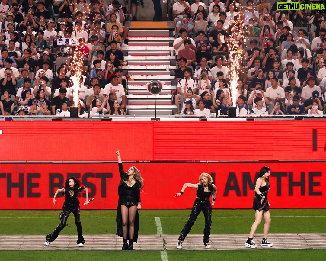 CL - 0.9 Million Likes -  LAST DANCE   