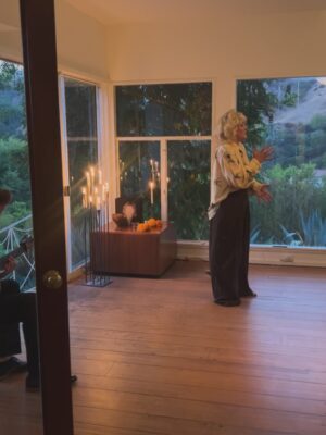 Cam Instagram - Oh how cozy 🕯️ 🥂 Singing without a mic (or shoes) for friends on a warm summer evening. Marigolds, candles, quilts and stories about how we are making it thru 🕊️