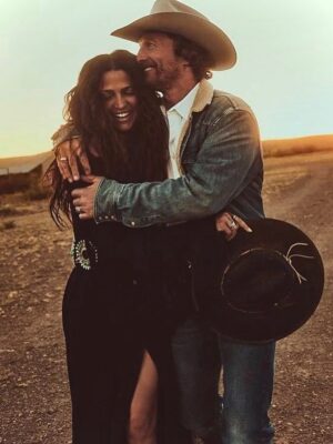 Camila Alves Instagram - Celebrating today…. 
I never really understood the sacred meaning of marriage until I meet you…
To all other couples celebrating their anniversary take a pause to appreciate the meaning of why and how you came together….

📸 @millermobley thank you for capturing this moment 

💚💛💚💛💚💛💚💛💚💛💚💛💚💛💚

Comemorando hoje...
Eu nunca entendi o significado sagrado do casamento até te conhecer...
Para todos os outros casais que comemoram seu aniversário, façam uma pausa para apreciar o significado do porquê e como vocês se uniram...

📸 @millermobley, obrigada por capturar este momento