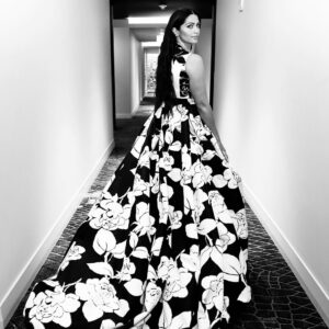Camila Alves Instagram - Husband and Son approved!!! @carolinaherrera @wesgordon fantastic dress! Our Daughter’s dress too!! (SCROLL TO SEE!) And your generosity on being the 2025 Fashion Show Designer for @mackjackmcconaughey charity event has helped impact so many children’s lives! Photos from the show to come!! Grateful for you and everyone in your team that was involved! Emilie, Jodie and everyone you all Rock!!! 
💚💛💚💛💚💛💚💛💚💛💚💛💚💛💚

Marido e filho aprovaram!!! @carolinaherrera @wesgordon vestido fantástico! O vestido da nossa filha também!! (ROLE PARA VER!) E sua generosidade em ser a Designer do Desfile de 2025 para o evento beneficente @mackjackmcconaughey ajudou a impactar a vida de tantas crianças! Fotos do desfile em breve!! Grata a você e a todos da sua equipe que estiveram envolvidos! Emilie, Jody e todos vocês arrasaram!!