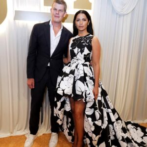 Camila Alves Instagram - Husband and Son approved!!! @carolinaherrera @wesgordon fantastic dress! Our Daughter’s dress too!! (SCROLL TO SEE!) And your generosity on being the 2025 Fashion Show Designer for @mackjackmcconaughey charity event has helped impact so many children’s lives! Photos from the show to come!! Grateful for you and everyone in your team that was involved! Emilie, Jodie and everyone you all Rock!!! 
💚💛💚💛💚💛💚💛💚💛💚💛💚💛💚

Marido e filho aprovaram!!! @carolinaherrera @wesgordon vestido fantástico! O vestido da nossa filha também!! (ROLE PARA VER!) E sua generosidade em ser a Designer do Desfile de 2025 para o evento beneficente @mackjackmcconaughey ajudou a impactar a vida de tantas crianças! Fotos do desfile em breve!! Grata a você e a todos da sua equipe que estiveram envolvidos! Emilie, Jody e todos vocês arrasaram!!