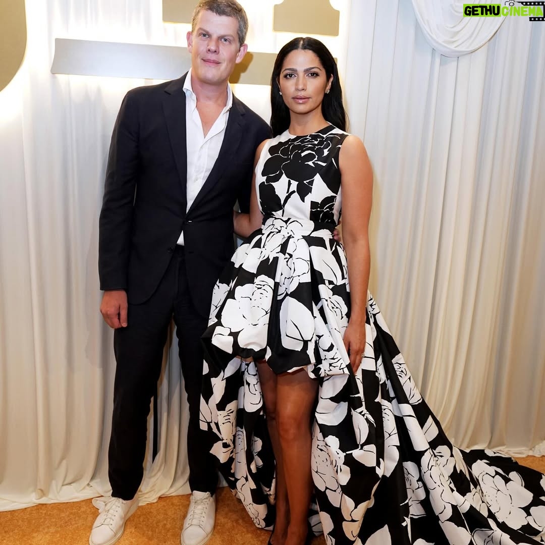 Camila Alves - 63.9K Likes - Husband and Son approved!!! @carolinaherrera @wesgordon fantastic dress! Our Daughter’s dress too!! (SCROLL TO SEE!) And your generosity on being the 2025 Fashion Show Designer for @mackjackmcconaughey charity event has helped impact so many children’s lives! Photos from the show to come!! Grateful for you and everyone in your team that was involved! Emilie, Jodie and everyone you all Rock!!! 
💚💛💚💛💚💛💚💛💚💛💚💛💚💛💚

Marido e filho aprovaram!!! @carolinaherrera @wesgordon vestido fantástico! O vestido da nossa filha também!! (ROLE PARA VER!) E sua generosidade em ser a Designer do Desfile de 2025 para o evento beneficente @mackjackmcconaughey ajudou a impactar a vida de tantas crianças! Fotos do desfile em breve!! Grata a você e a todos da sua equipe que estiveram envolvidos! Emilie, Jody e todos vocês arrasaram!!
