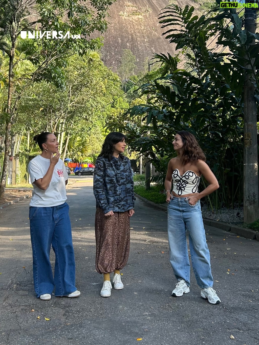 Camila Lucciola - 4.2K Likes - 🛝 @mariaaribeiro foi com @fabiulaa e @camilalucciola, num papo de fim de tarde, caminhando sem destino, com direito a banco de praça, gira-gira e balanço de paquinho. Só pode ter resultado em mais uma conversa deliciosa e imperdível.

⚠️ Alerta spoiler ⚠️ Um trio de homens pra lá de especiais apareceu de supresa e deu um toque ainda mais especial ao episódio.

Novos episódios de #MariaVaiComOutros estreiam toda quinta, às 22h, no Canal UOL ou no YT de Universa.

UOL Play
Claro TV | Canal 549
Sky | Canal 88
Vivo TV | Canal 613
OiTV | Canal 140
TVRO Embratel | Canal 549
Samsung TV | Canal 2074
Zapping | Canal 64

#MVCOOT5 #MariaVaiComOutros5T #Universa_UOL #CanalUOL #MariaRibeiro #FabiulaNascimento #CamilaLucciola
