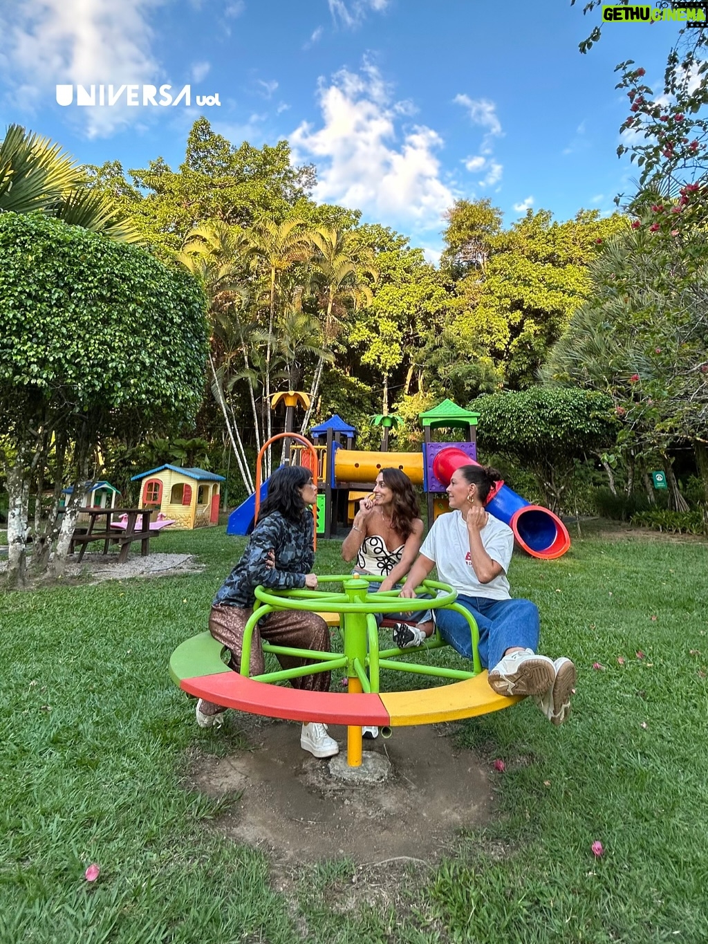 Camila Lucciola - 4.2K Likes - 🛝 @mariaaribeiro foi com @fabiulaa e @camilalucciola, num papo de fim de tarde, caminhando sem destino, com direito a banco de praça, gira-gira e balanço de paquinho. Só pode ter resultado em mais uma conversa deliciosa e imperdível.

⚠️ Alerta spoiler ⚠️ Um trio de homens pra lá de especiais apareceu de supresa e deu um toque ainda mais especial ao episódio.

Novos episódios de #MariaVaiComOutros estreiam toda quinta, às 22h, no Canal UOL ou no YT de Universa.

UOL Play
Claro TV | Canal 549
Sky | Canal 88
Vivo TV | Canal 613
OiTV | Canal 140
TVRO Embratel | Canal 549
Samsung TV | Canal 2074
Zapping | Canal 64

#MVCOOT5 #MariaVaiComOutros5T #Universa_UOL #CanalUOL #MariaRibeiro #FabiulaNascimento #CamilaLucciola