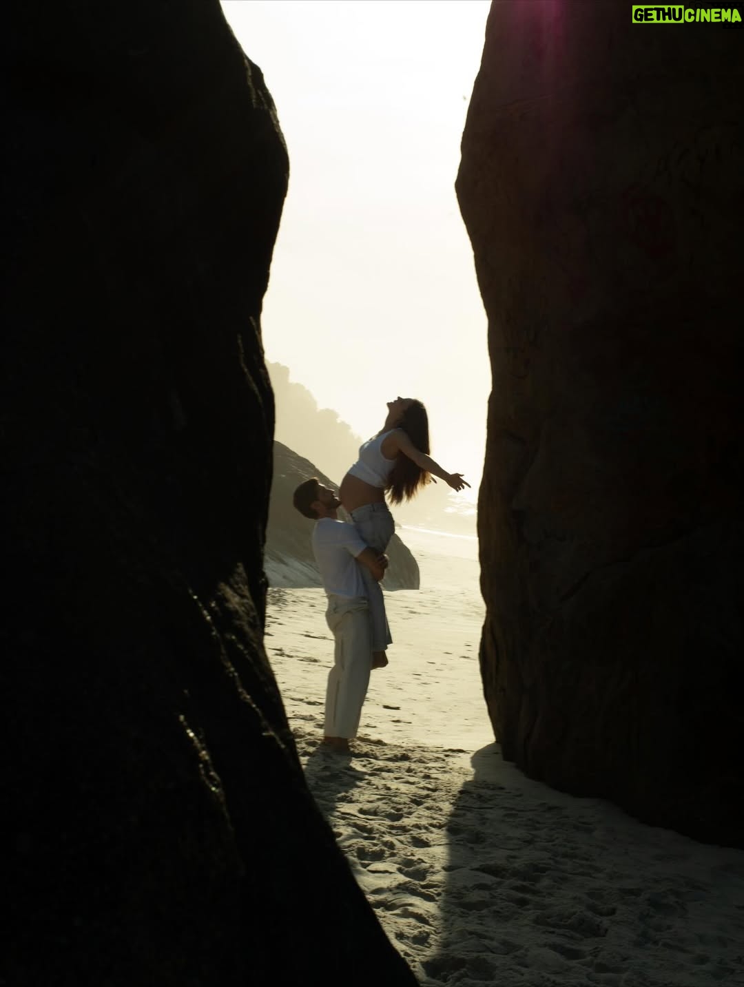 Camila Queiroz - 761.9K Likes - a alegria em sua forma mais pura 💘

📸 @anthonyhejdagarcia