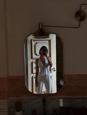 Carmel Rose Instagram - The day before the show at the beautiful @castellodilimatola 🇮🇹 @koralcommunication | wearing @maxmara of course x