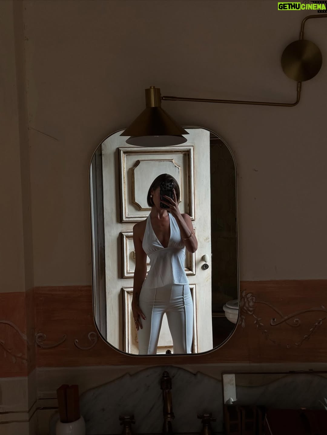 Carmel Rose - 15.1K Likes - The day before the show at the beautiful @castellodilimatola 🇮🇹 @koralcommunication | wearing @maxmara of course x