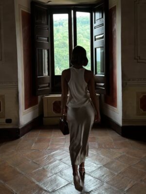 Carmel Rose Instagram - The day before the show at the beautiful @castellodilimatola 🇮🇹 @koralcommunication | wearing @maxmara of course x