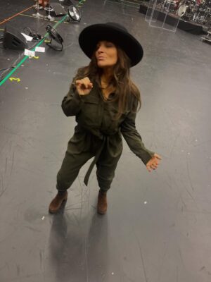 Carola Häggkvist Instagram - Happy! Jag ska få den stora glädjen att bli farmor och nu vet visst alla om det. hi hi! Tänk vad livet har att ge och vad tiden går undan… Så lycklig för Amadeus och Matilda! Fick denna prydnads skylt vid vår middag när de berättade om nyheten!! Hi hi Har den vid min säng nu och på väggen hänger min och Amadeus gamla julkort … love, time & life. ♥️♥️♥️ Den här låten skrev jag till Amadeus student - ’Til the end’ heter den. På väg i bilen nu på repetion inför den stora enda Pop konserten i år i Unity arena, Oslo på lördag! Vi ses. Kärlek i mängd. Det kan vi nog aldrig få för mkt av. Eller hur? Är du sugen på att komma på lör tror jag d kan finnas några stå platser kvar på Ticketmaster.no ✌🏼🎶💯💥🍒 The statement! Nu rockar vi på vidare. Carola - Song of joy!