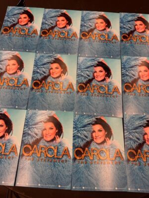 Carola Häggkvist Instagram - Happy! Jag ska få den stora glädjen att bli farmor och nu vet visst alla om det. hi hi! Tänk vad livet har att ge och vad tiden går undan… Så lycklig för Amadeus och Matilda! Fick denna prydnads skylt vid vår middag när de berättade om nyheten!! Hi hi Har den vid min säng nu och på väggen hänger min och Amadeus gamla julkort … love, time & life. ♥️♥️♥️ Den här låten skrev jag till Amadeus student - ’Til the end’ heter den. På väg i bilen nu på repetion inför den stora enda Pop konserten i år i Unity arena, Oslo på lördag! Vi ses. Kärlek i mängd. Det kan vi nog aldrig få för mkt av. Eller hur? Är du sugen på att komma på lör tror jag d kan finnas några stå platser kvar på Ticketmaster.no ✌🏼🎶💯💥🍒 The statement! Nu rockar vi på vidare. Carola - Song of joy!