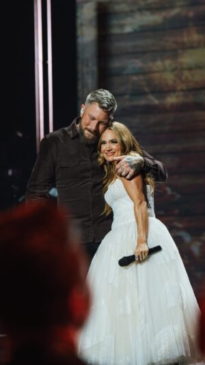Carrie Underwood Instagram - A surprise no one saw coming! @carrieunderwood joined @bendfuller on stage for a stunning performance of “If It Was Up to Me” at this year’s @gmadoveawards! 

Catch the Encore Broadcast this Friday, October 17 at 7:30 pm & 10:30 pm ET on TBN and the TBN  app!