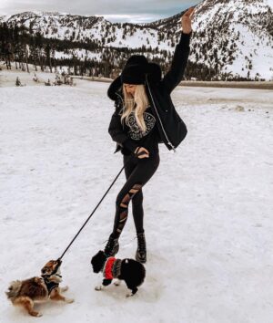 Cassidy Wolf Instagram - You can bet your bottom dollar we had the most dysfunctional photo shoot 🐶