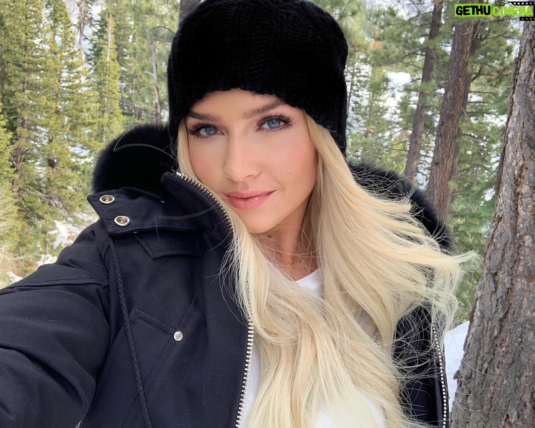 Cassidy Wolf - 3.1K Likes - Snow🐰
