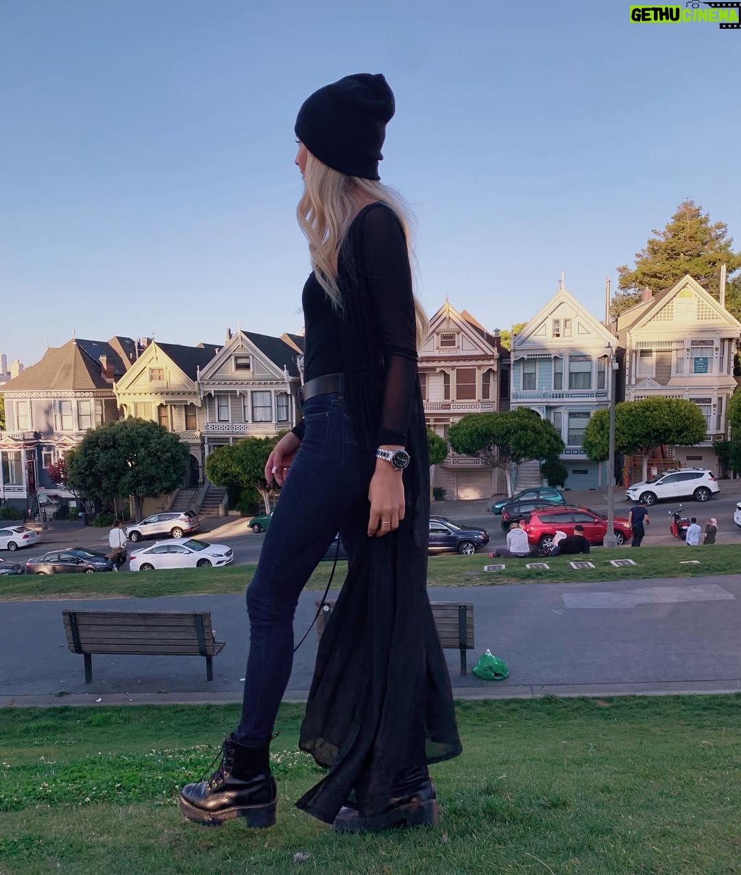 Cassidy Wolf - 2.1K Likes - Is it weird that I thought San Francisco felt like Disneyland?