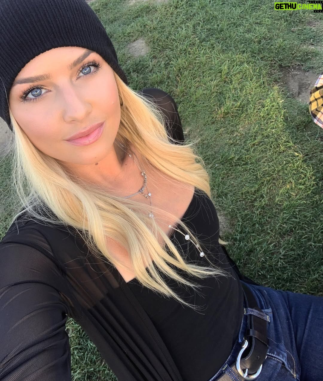 Cassidy Wolf - 2.1K Likes - Is it weird that I thought San Francisco felt like Disneyland?
