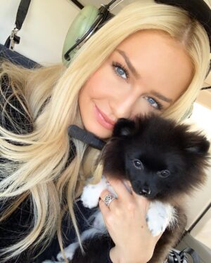 Cassidy Wolf Instagram - Let me introduce you to one of the most spoiled dogs in the world🤦🏼‍♀️ Had to document Bam Bam’s first helicopter ride😂