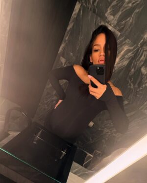 Cassie Ventura Instagram - Mastering Peace ☮️