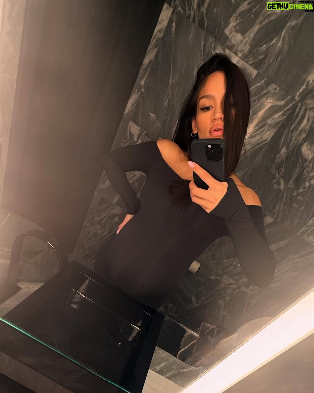 Cassie Ventura - 339.6K Likes - Mastering Peace ☮️